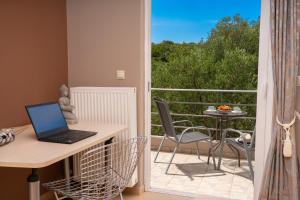 A balcony or terrace at Cicada Home