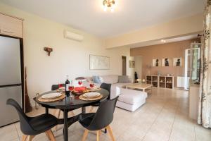 A seating area at Cicada Home