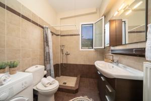 A bathroom at Cicada Home Még 33 kép