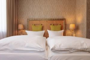 Postel nebo postele na pokoji v ubytování Hotel Ettrich & Elbresort Rathen