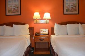 Postel nebo postele na pokoji v ubytování Americas Best Value Inn Gainesville TX