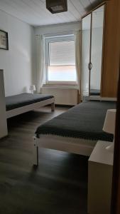 Postel nebo postele na pokoji v ubytování Ferienwohnung-Kormann