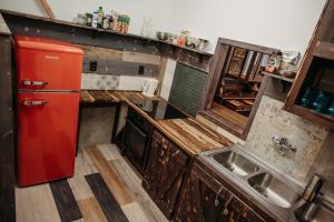 A kitchen or kitchenette at Foltos Bagoly Vendégház