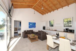 Posezení v ubytování Sunset Sea View Villa 3