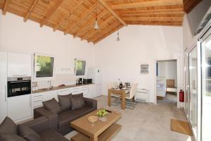 Kuchyň nebo kuchyňský kout v ubytování Sunset Sea View Villa 3