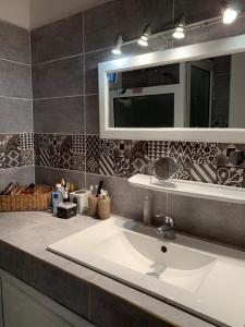 a bathroom with a sink and a mirror at appartementsurlaplage in Saly Portudal