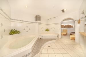 
Een badkamer bij Garni Hotel Melissa
