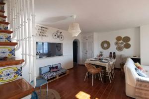 Afbeelding uit fotogalerij van V. Lona: beautiful duplex with a stunning seaview in Es Mercadal