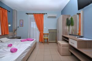 Ένα ή περισσότερα κρεβάτια σε δωμάτιο στο Dionisos Palms Apartments +92 φωτογραφίες
