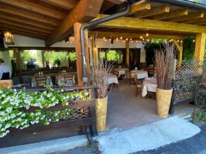 Restoran või mõni muu söögikoht majutusasutuses Hotel Le Clou