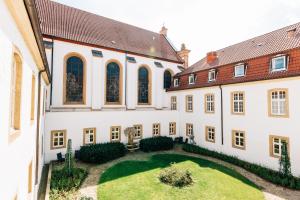 an image of a courtyard in a building at Bildungs- und Tagungshaus Liborianum in Paderborn