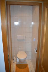A bathroom at Ferienwohnung Ehrenreich/Pichler Még 12 kép