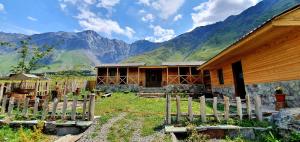 Nespecifikovaný výhled na hory nebo výhled na hory při pohledu z hotelu + 3 fotografie