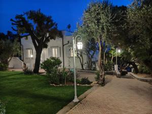 Κήπος έξω από το Villa indipendente con discesa al mare privata