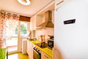 a kitchen with a sink and a stove at Dos habitaciones Coqueto y cómodo apartamento con piscina y padel in Suances