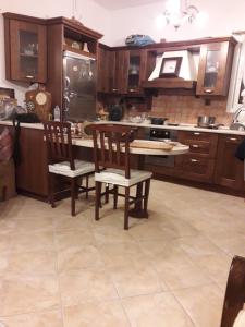 Kuchnia lub aneks kuchenny w obiekcie Κυκλαδίτικη βίλα στην Παραλία Αντώνηδες, Κύθνου
