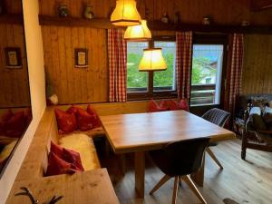 Ruang duduk di Ferienhaus Winterstaude +9 gambar