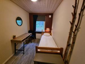 Rúm í herbergi á Marsbäcken Hostel