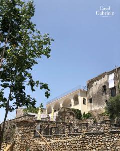 a building on top of a stone wall at Casal Gabriele in Lettere