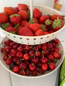 a basket of strawberries and cherries on a shelf at Ganimede Hotel in Sperlonga
