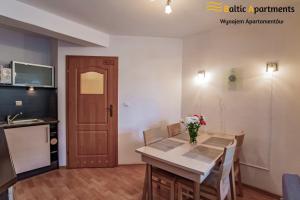 Kuchnia lub aneks kuchenny w obiekcie Baltic Apartments - Rezydencja Bursztyn