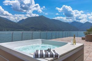 Galeriebild der Unterkunft Villa Del Sasso - Cremia in Cremia