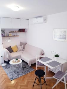 a living room with a couch and a table at Apartman Noa in Split