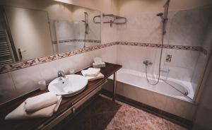 A bathroom at Appartementhaus Am Gschwandtkopf
