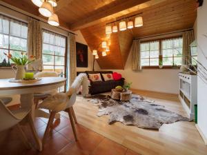 Ein Sitzbereich in der Unterkunft Holiday Apartements by Hotel Grüner Baum Feldberg