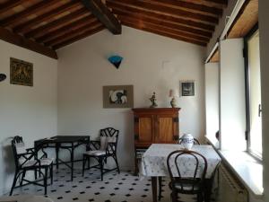 Fotografia z galérie ubytovania Mansarda con solarium panoramico su centro storico di Sarteano vicino alle famose terme della Val d'Orcia v destinácii Sarteano