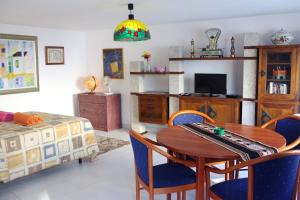a living room with a dining room table and a bedroom at Quinta do Chaparrinho in Sardoal