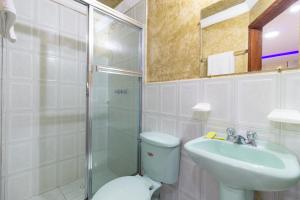Koupelna v ubytování Hostal Rossy + 22 fotografií