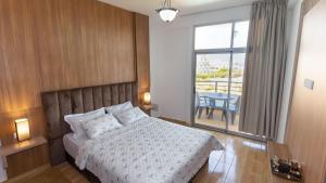 Postelja oz. postelje v sobi nastanitve Sables D'or Appart Hôtel