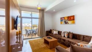 Predel za sedenje v nastanitvi Sables D'or Appart Hôtel