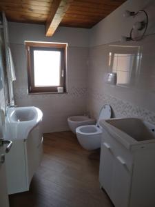 A bathroom at Porta del cilento