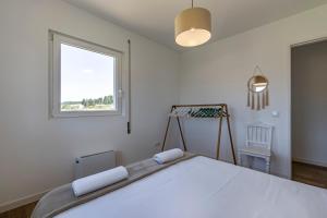 Giường trong phòng chung tại Charming Country House