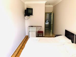 Postel nebo postele na pokoji v ubytování Hotel Dolphin Batumi