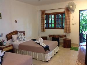 Postel nebo postele na pokoji v ubytování Ruan Mai San Ngam Resort - SHA Plus