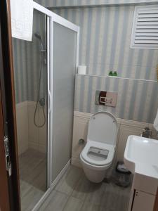 A bathroom at Gizem Pansiyon