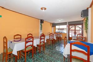 a room with tables and chairs in a restaurant at Hostal Rossy in Baños