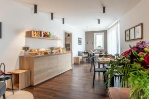 a kitchen and dining room with a table and chairs at La Pao Bed and Breakfast in Segonzano +34 photos