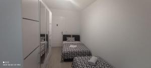 Posteľ alebo postele v izbe v ubytovaní Apartman R&R,3 room apartman in the center Šibenik