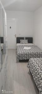 Posteľ alebo postele v izbe v ubytovaní Apartman R&R,3 room apartman in the center Šibenik