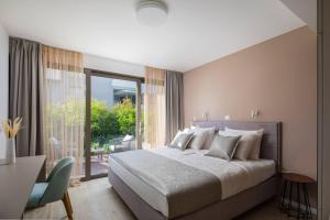Postel nebo postele na pokoji v ubytování Dedaj Resort - Villa Tina