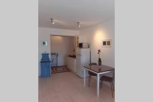 Η κουζίνα ή μικρή κουζίνα στο Comfortable studio in old town +13 φωτογραφίες