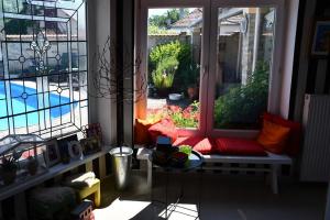 Bazén v ubytování Vintage Luxurious house nebo v jeho okolí