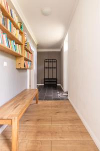 a room with a wooden bench and bookshelves at Bett im Bahnhof Güterschuppen keine JA oder ähnlich in Bad Harzburg