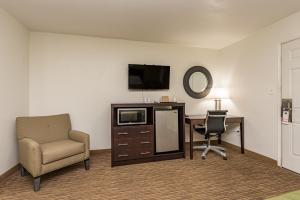 Telewizja i/lub zestaw kina domowego w obiekcie Sundowner Motel Sequim