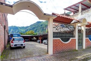 Nespecifikovaný výhled na hory nebo výhled na hory při pohledu z hostelu