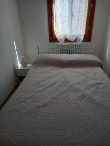 Un pat sau paturi într-o cameră la Casa Alice